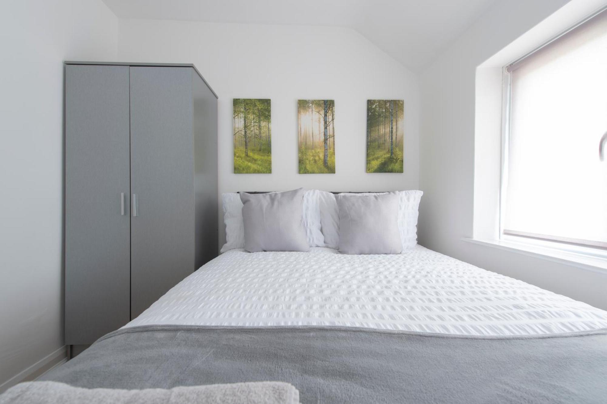 3 Bed House In Rochester 4 Beds Sleeps 7 Wainscot Екстериор снимка