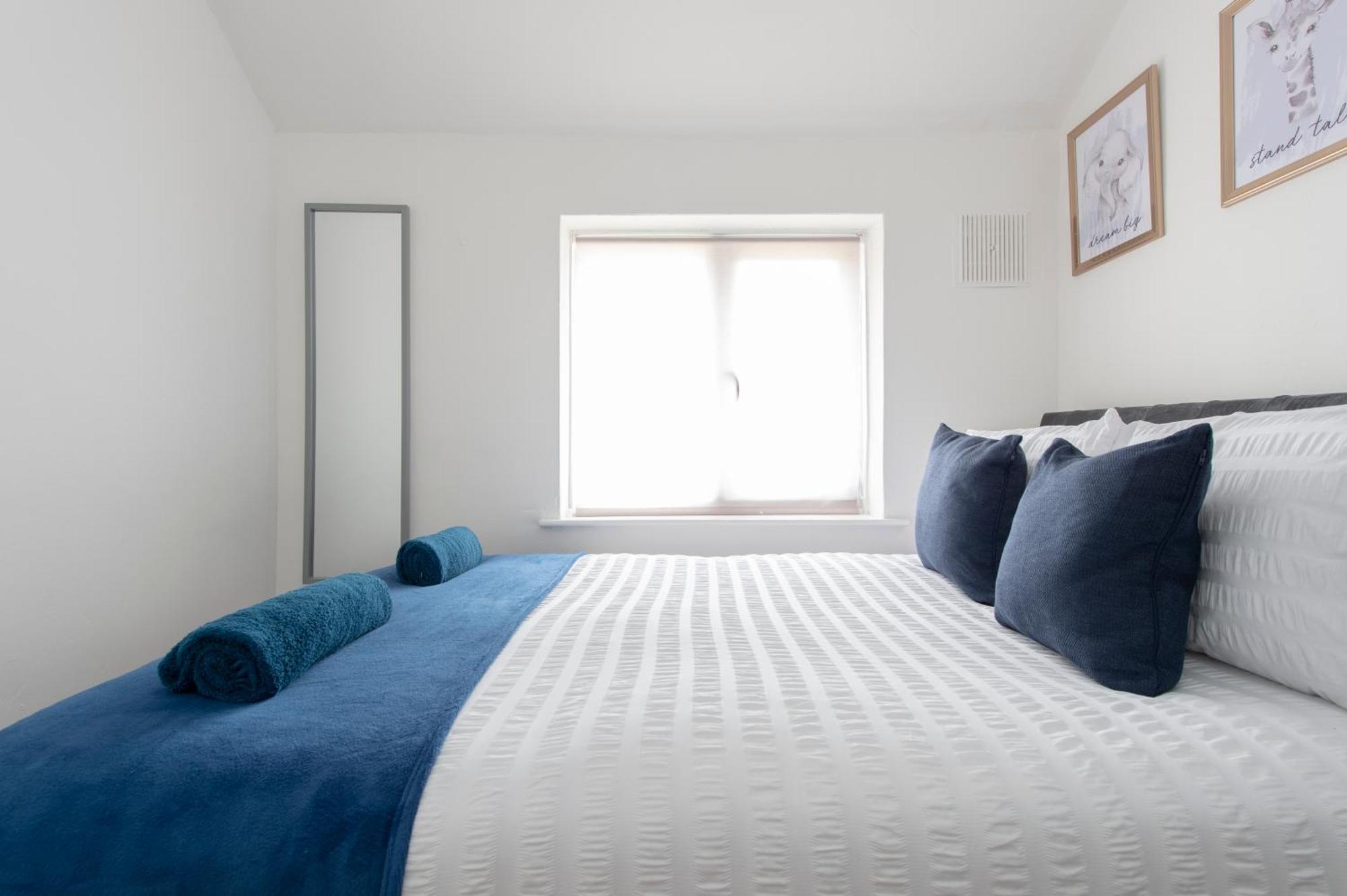 3 Bed House In Rochester 4 Beds Sleeps 7 Wainscot Екстериор снимка